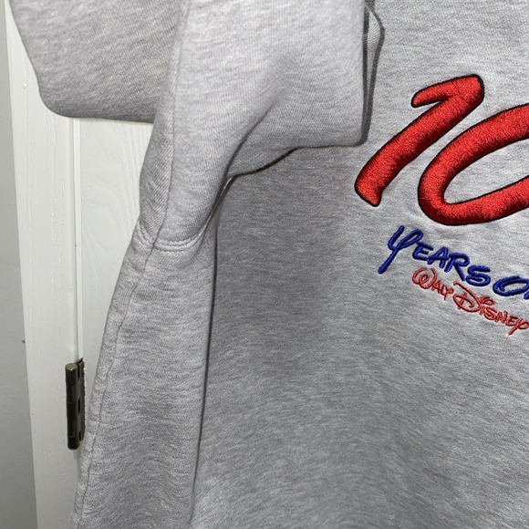 Vintage‎ Disney 100 Years Of Magic Embroidered Sweatshirt M - Picture 6 of 7